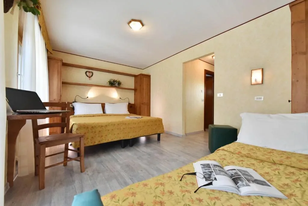 Triple Room with Balcony — Hotel Bijou