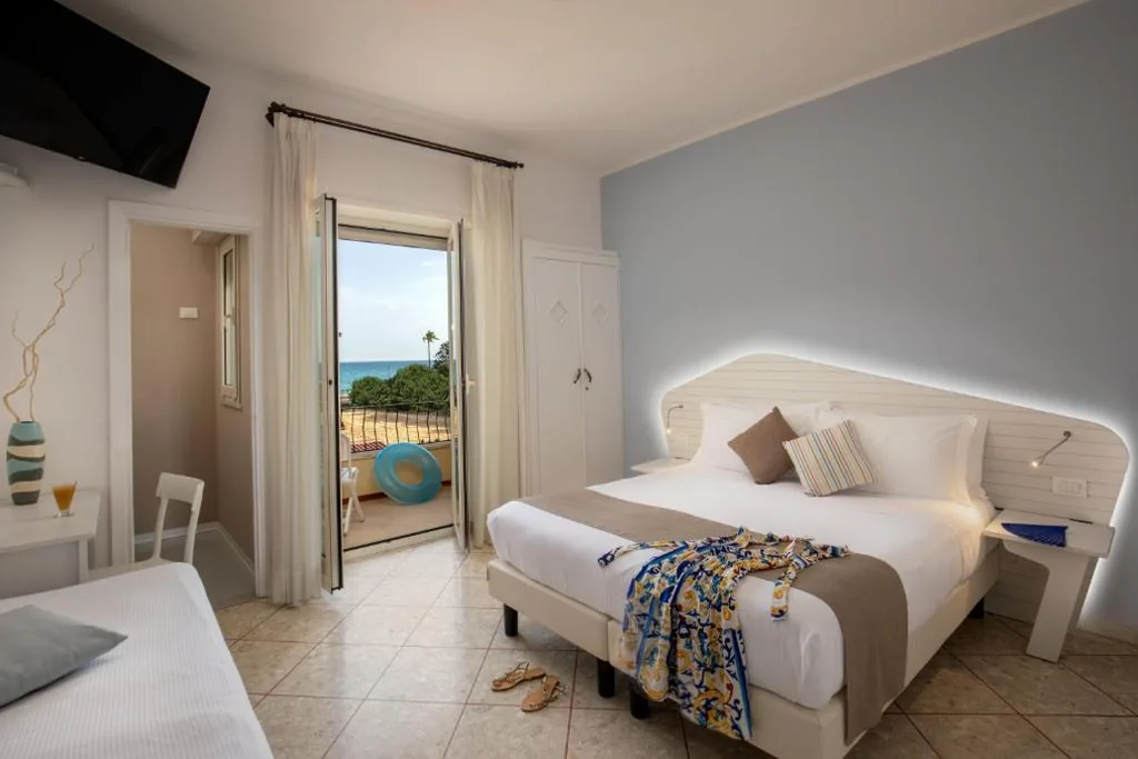 Camera Tripla con Balcone — Hotel Casa Yvorio