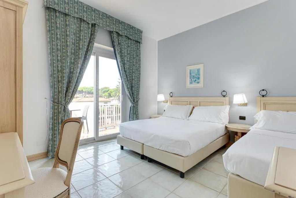 Camera Tripla con Balcone — Hotel Cavalluccio Marino