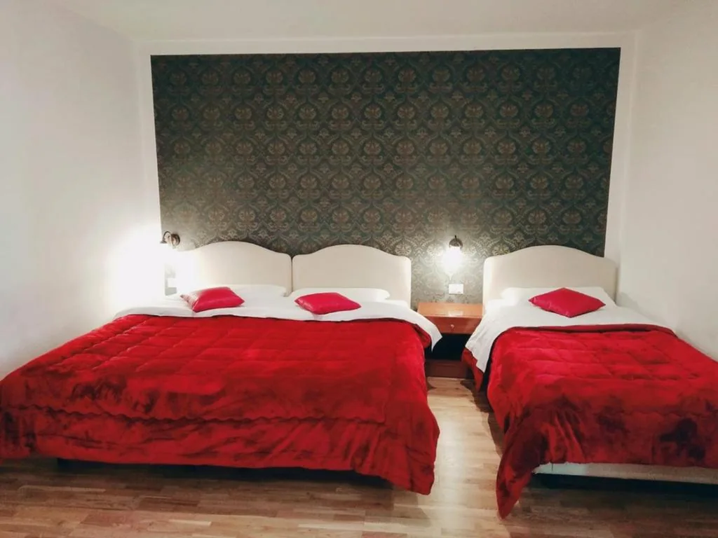 Camera Tripla con Balcone — Hotel Fenicia