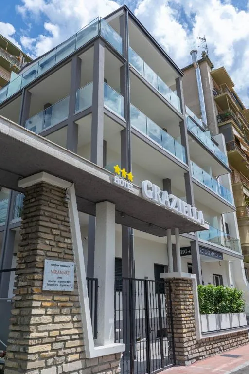 Camera Tripla con Balcone — Hotel Graziella