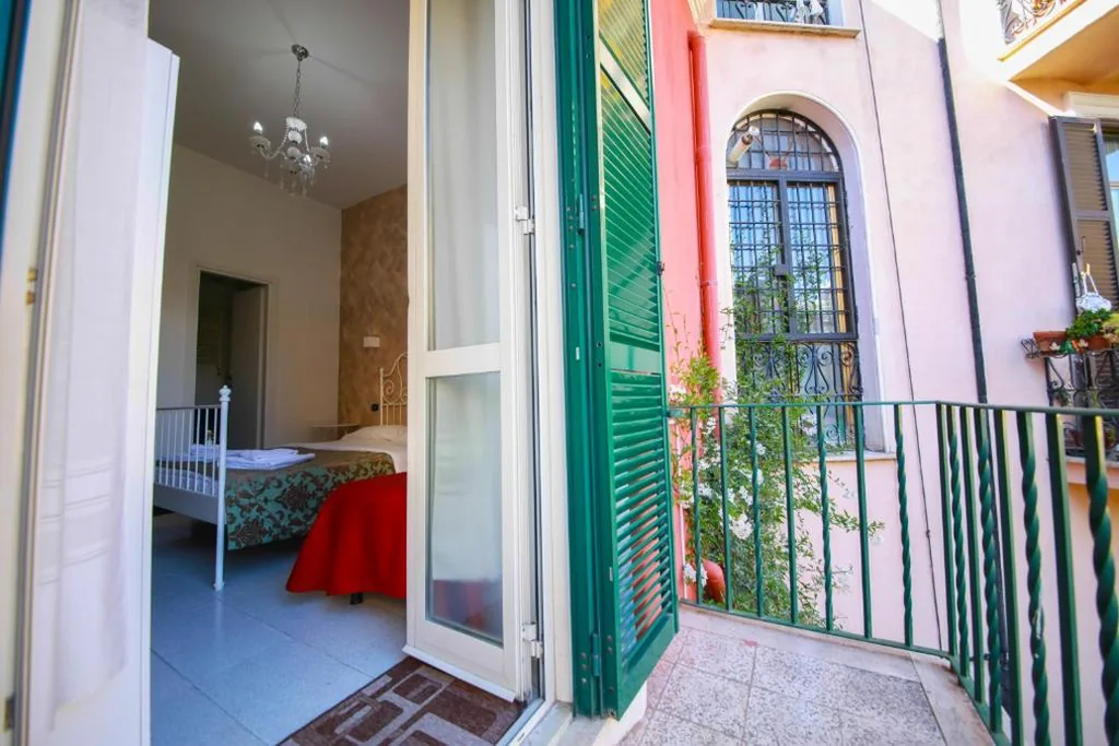 Camera Tripla con Balcone — Hotel Pisa
