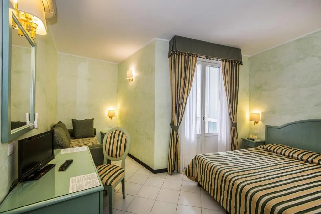 Camera Tripla con Balcone — Hotel Riviera 3 Stelle con piscina estiva gratuita e garage a pagamento