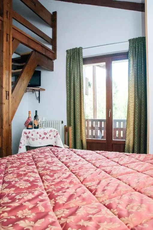 Triple Room with Balcony — Hotel Vallée De Cogne