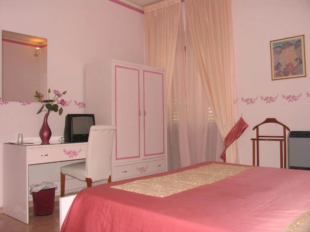 Triple Room with Balcony — Hotel Velcamare