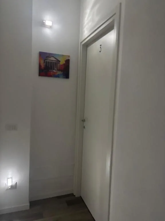 Camera Tripla con Balcone — PORTA FURBA Suites