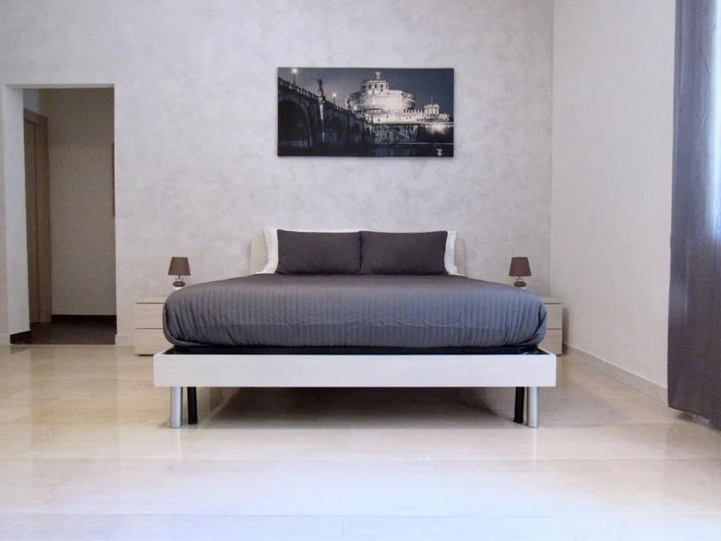 Triple Room with Balcony — Roema Guest House