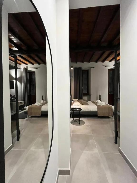 Camera Tripla con Balcone — Soha Piazza Di Spagna Boutique