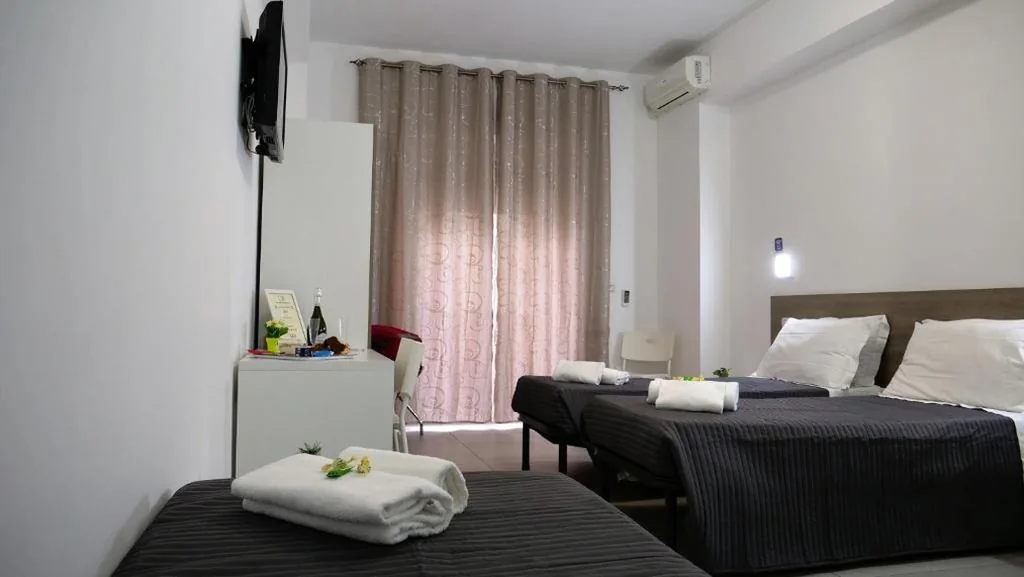 Triple Room with Balcony — Tiburtina Royal Suites