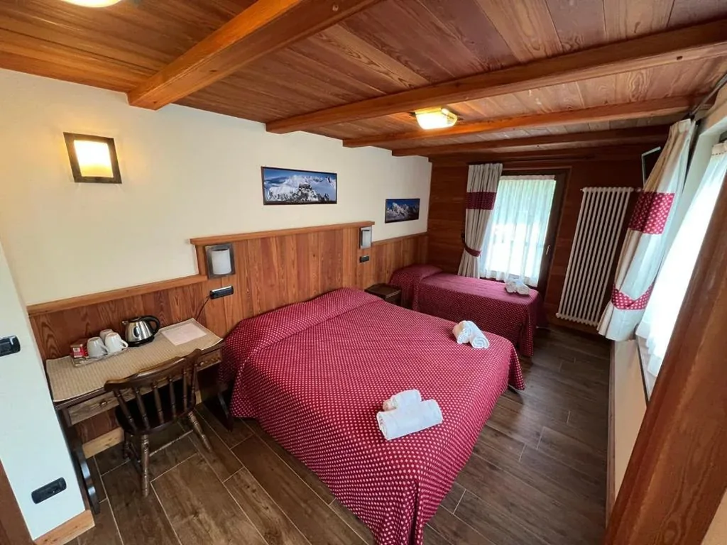 Camera Tripla con Balcone — Villa Americana Chambres d’Hotes