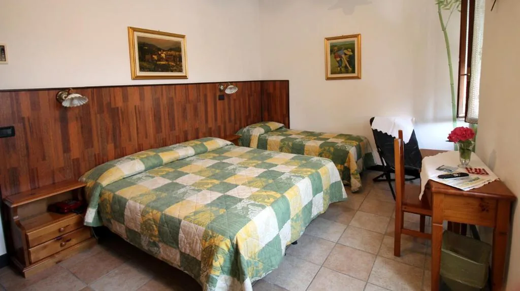Camera Tripla con Doccia — Albergo Santo Spirito
