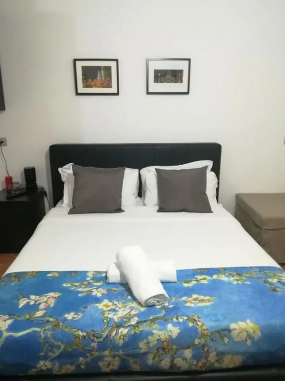 Triple Room with Shower — Relais Arco Della Pace