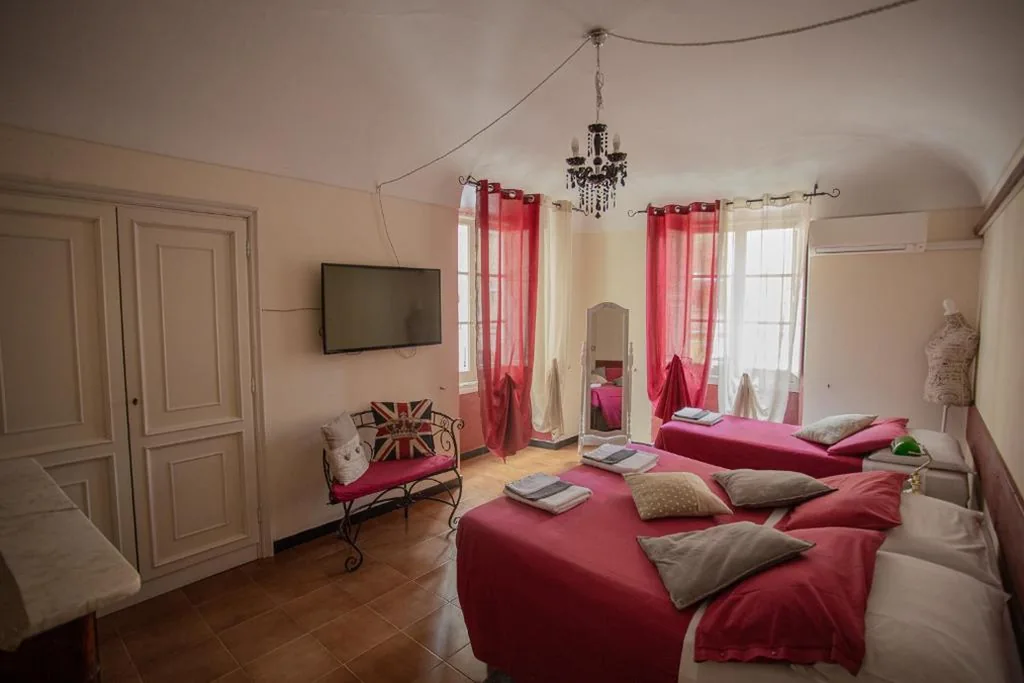 Triple Room with Shared Bathroom — Antico Pozzo Bed and Breakfast