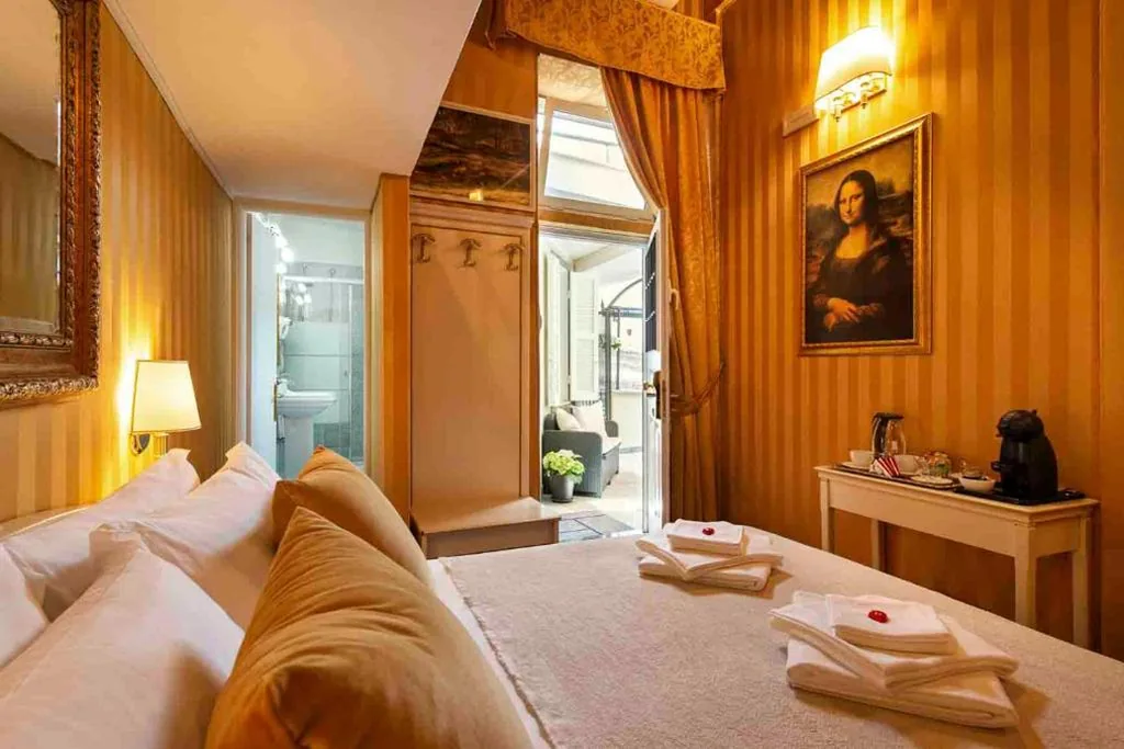 Triple Room with Terrace — Canova Rooms in Spanish Steps