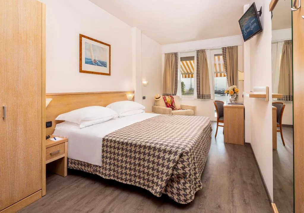 Camera Tripla con Terrazza e Vista Mare — Hotel Laurin