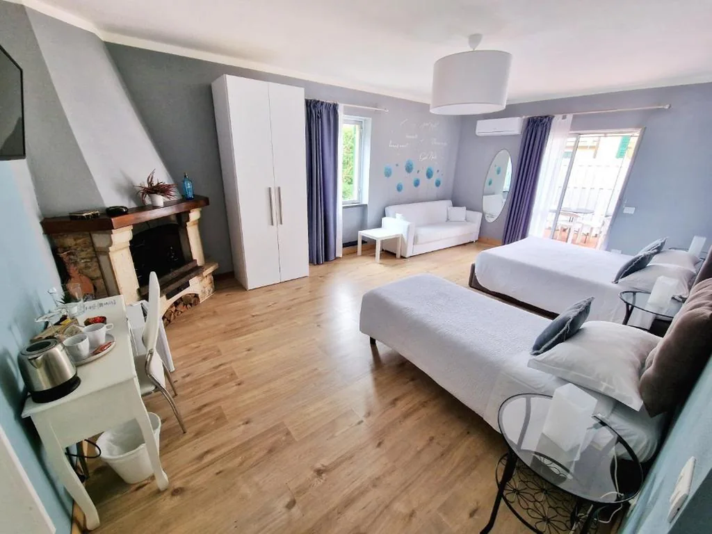 Camera Tripla con Terrazza — Le Giare B&B