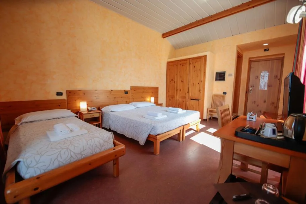 Triple Room with Terrace — Pràcatinat Hotel & Restaurant