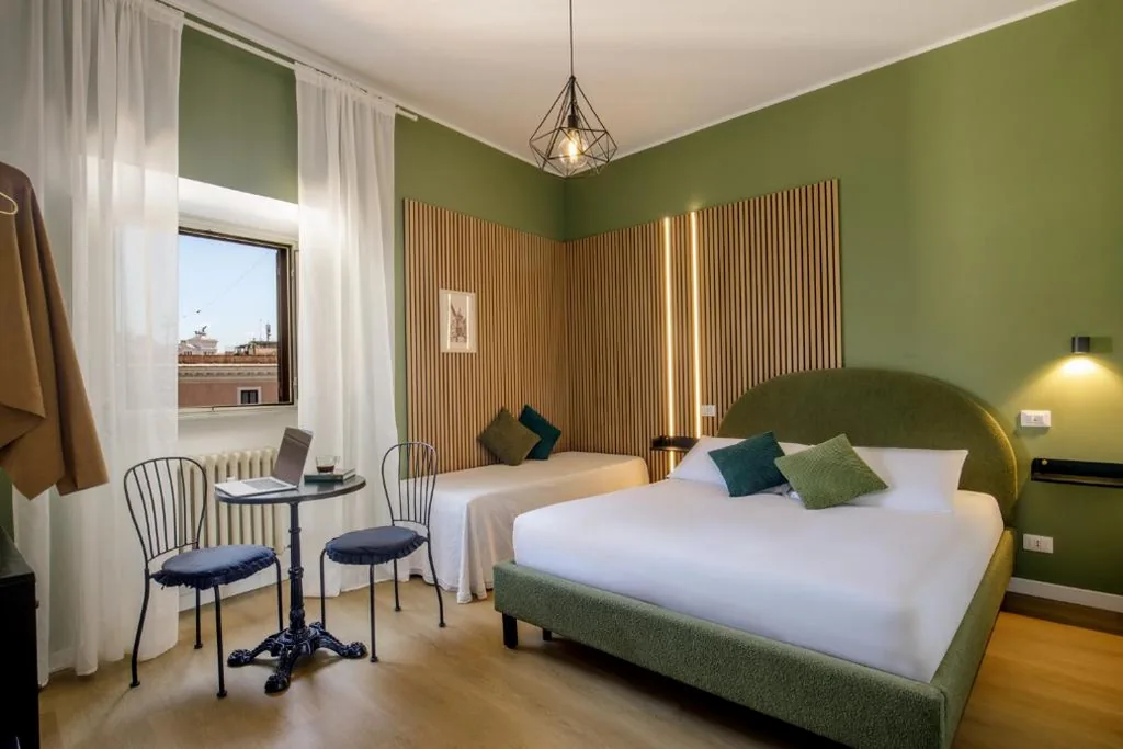 Triple Room with Basilica View — Al centro di Roma