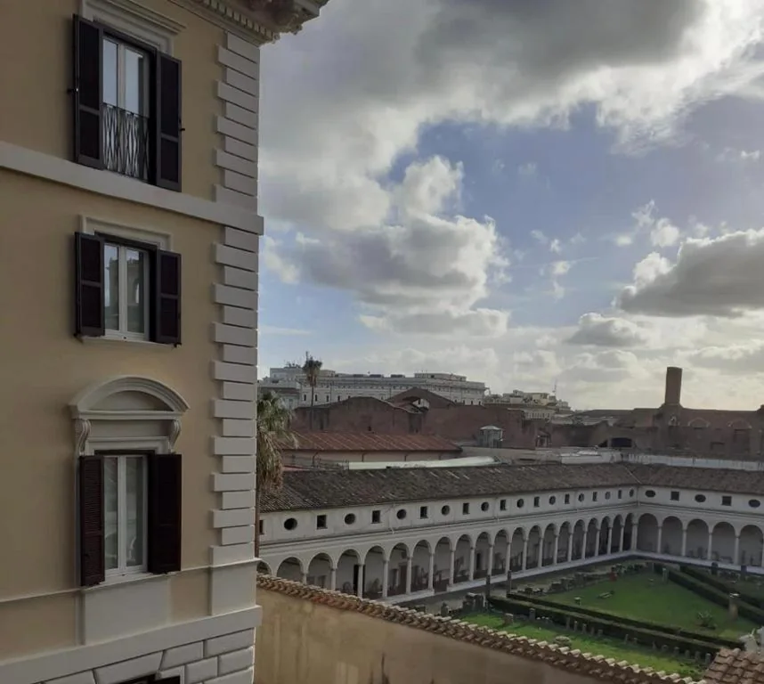 Camera Tripla con Vista Città — Michelangelo Suite Roma Termini