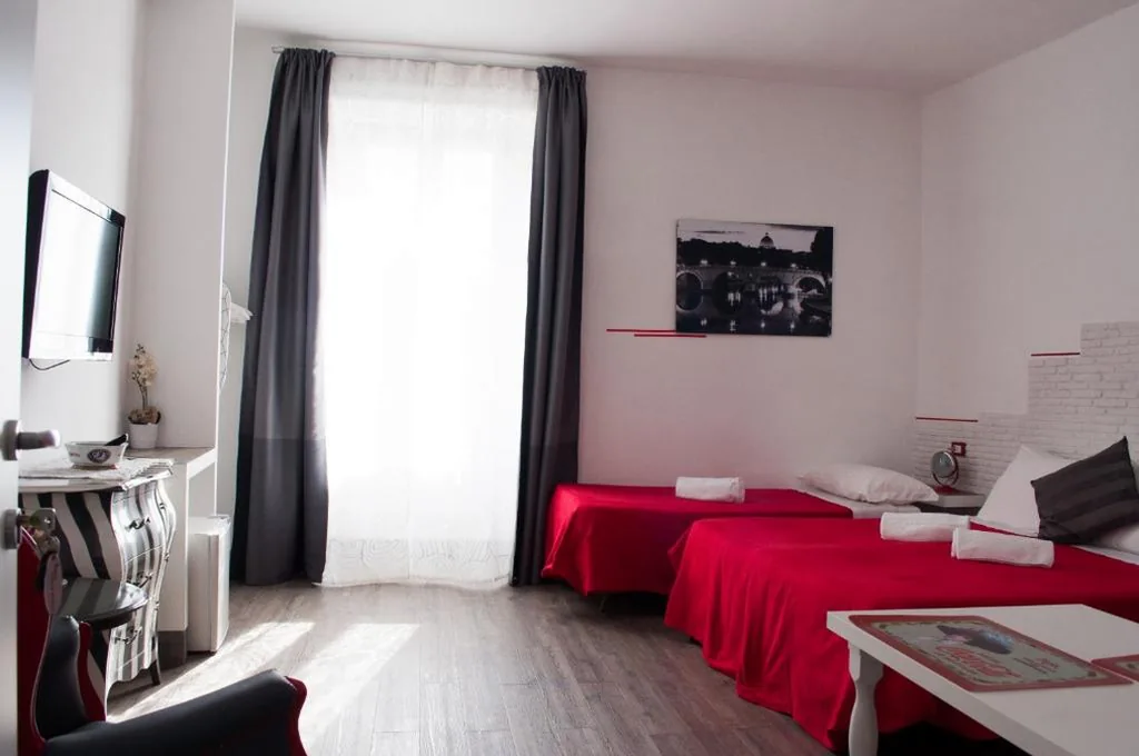 Triple Room with City View — Relais Cola Di Rienzo