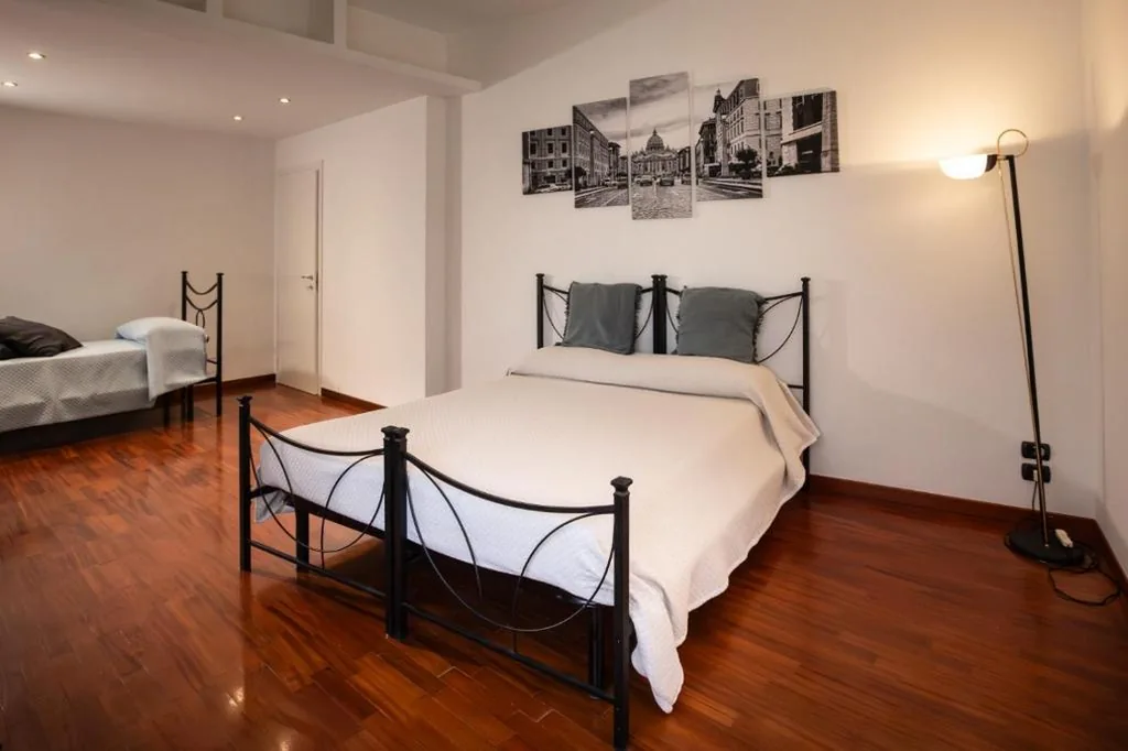 Triple Room with Garden View and External Private Bathroom — Residenza in Vaticano Roma