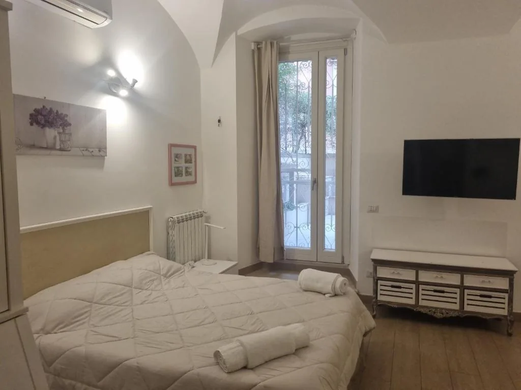 Triple Room with Garden View — La Casetta di Ely