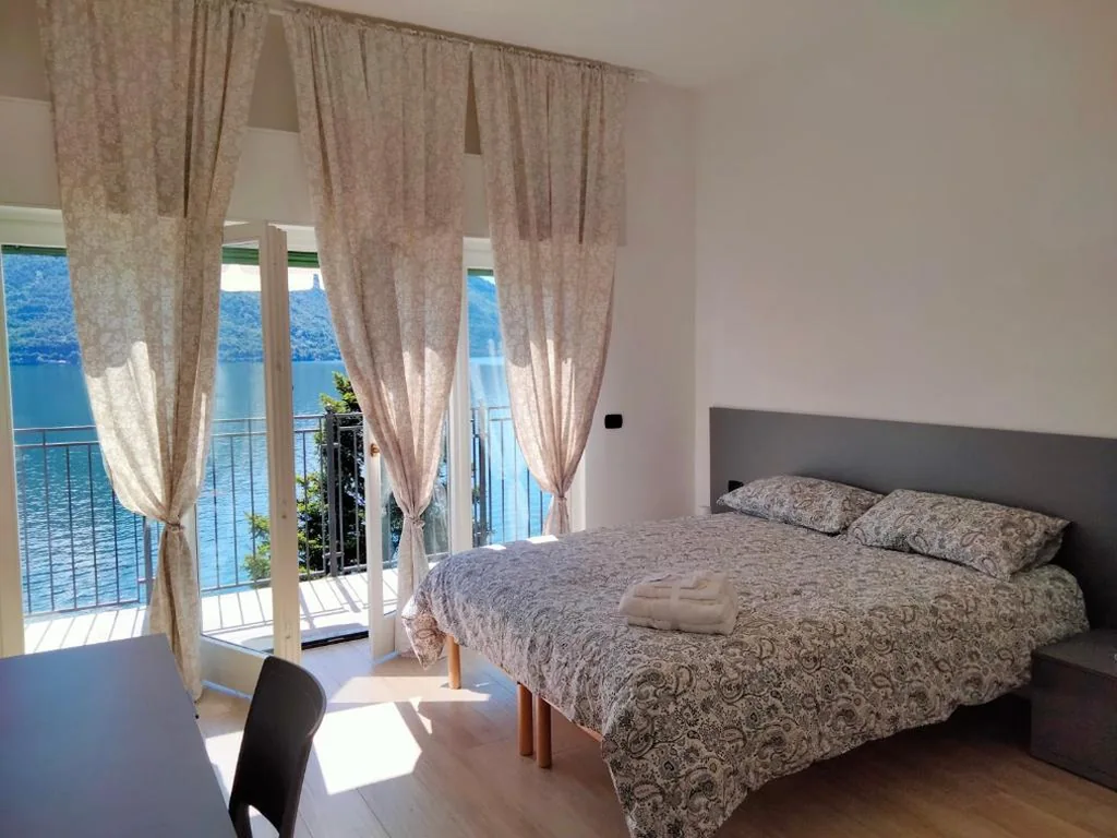 Triple Room with Lake View — B&B Bellavista