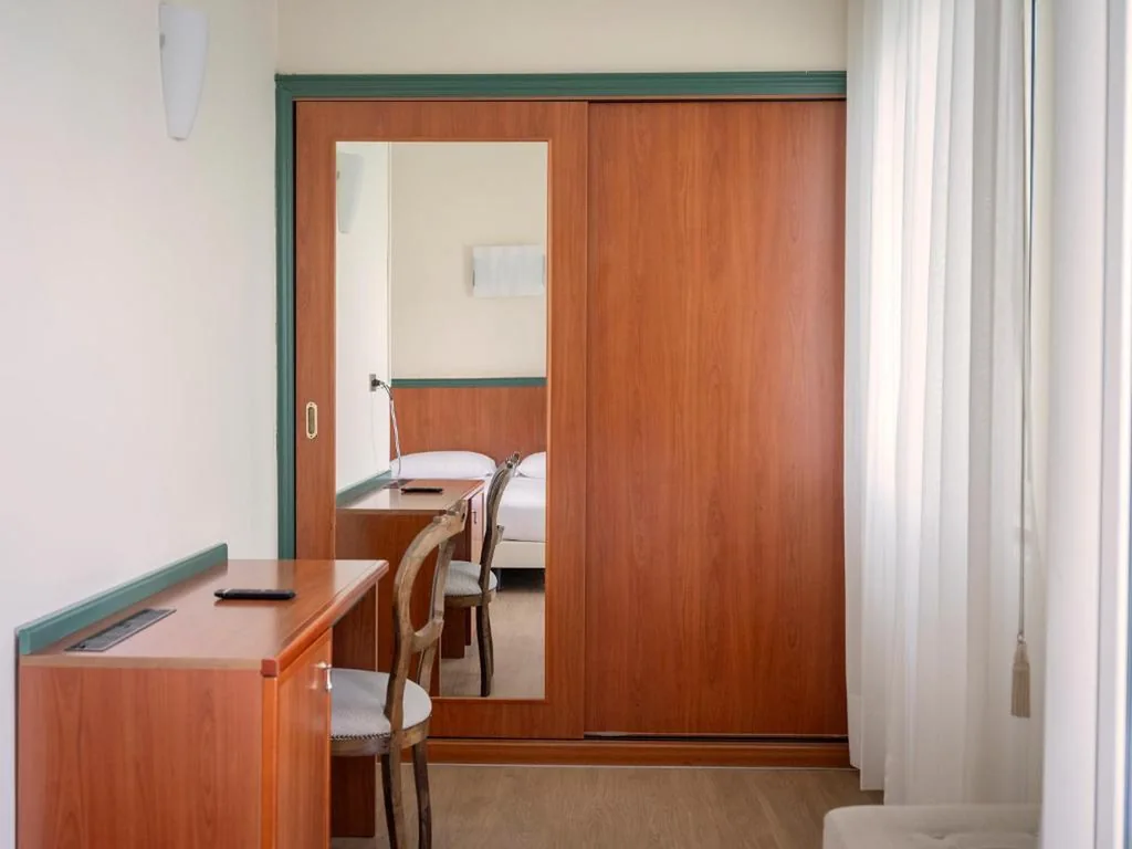 Camera Tripla con Vista Lago — Hotel Carillon