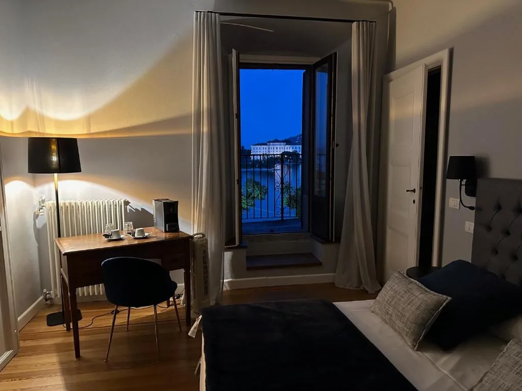 Camera Tripla con Vista Lago — Villa Toscanini