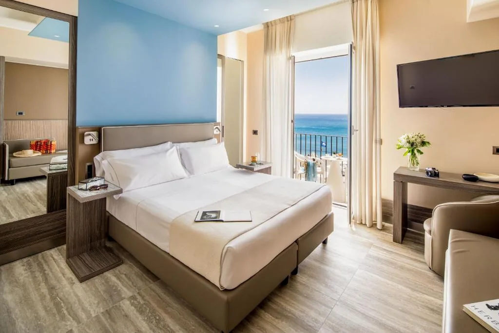 Camera Tripla con Vista Mare — Hotel Albatros Varigotti