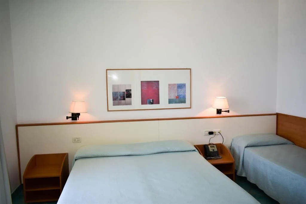 Camera Tripla con Vista Mare — Hotel Amyclae