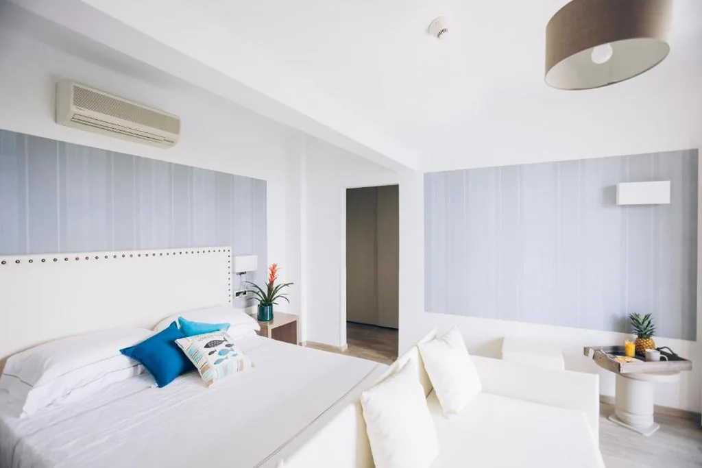 Camera Tripla con Vista Mare — Hotel Arc En Ciel