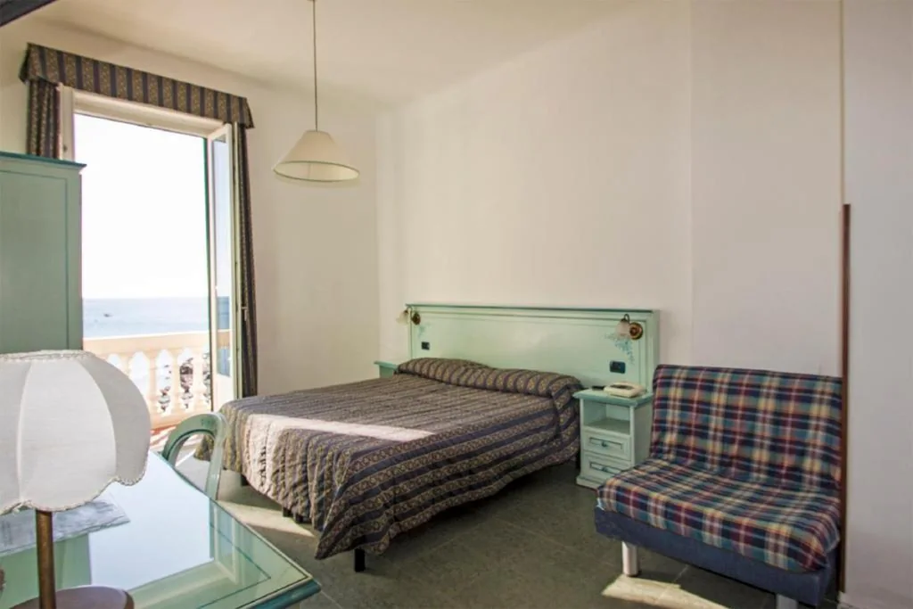 Camera Tripla con Vista Mare — Hotel Baia