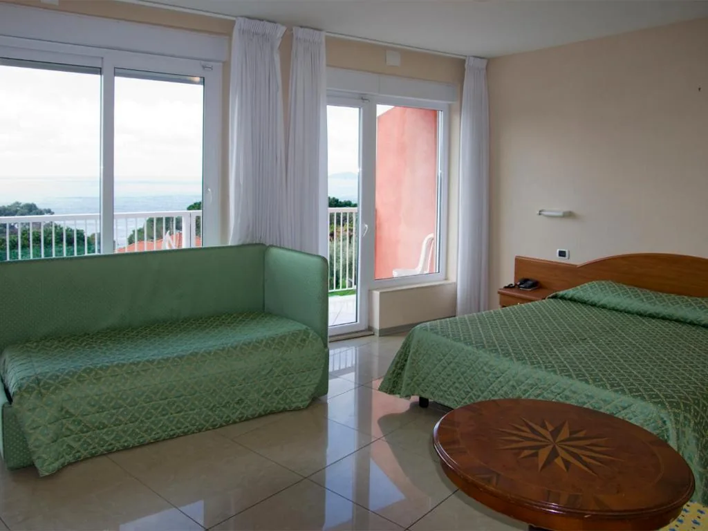 Triple Room with Sea View — Hotel Cristallo