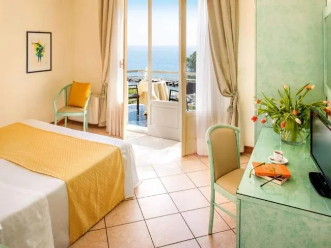 Camera Tripla con Vista Mare — Hotel Eden Park