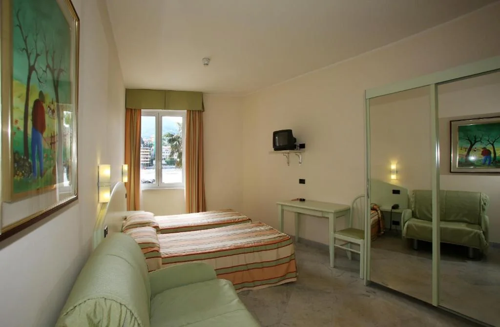 Triple Room with Sea View — Hotel Elena