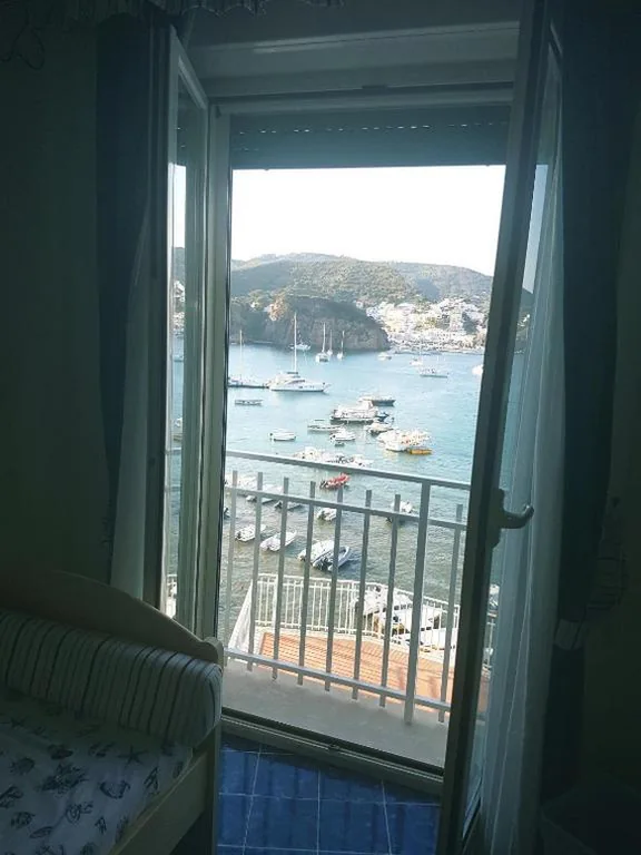 Camera Tripla con Vista Mare — Hotel La Baia
