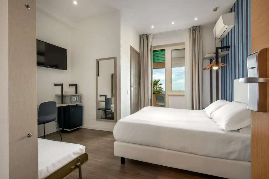 Camera Tripla con Vista Mare — Hotel La Scaletta