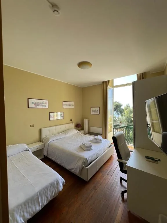 Camera Tripla con Vista Mare — Hotel Petit Royal