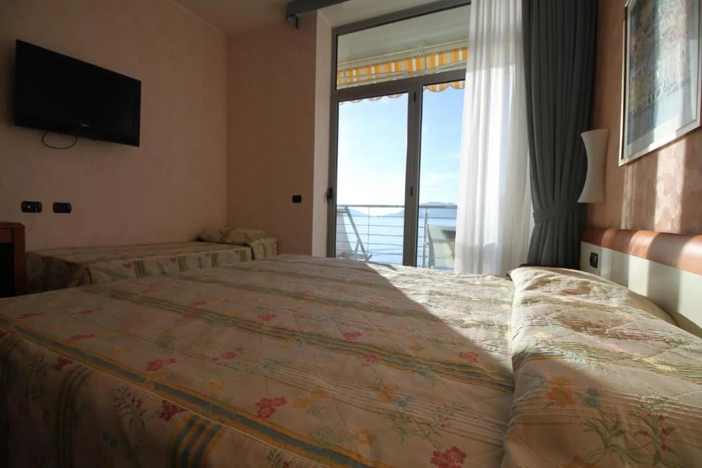 Camera Tripla con Vista Mare — Hotel San Terenzo