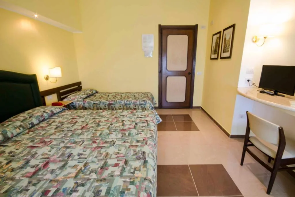 Camera Tripla con Vista Mare — Hotel Tarconte