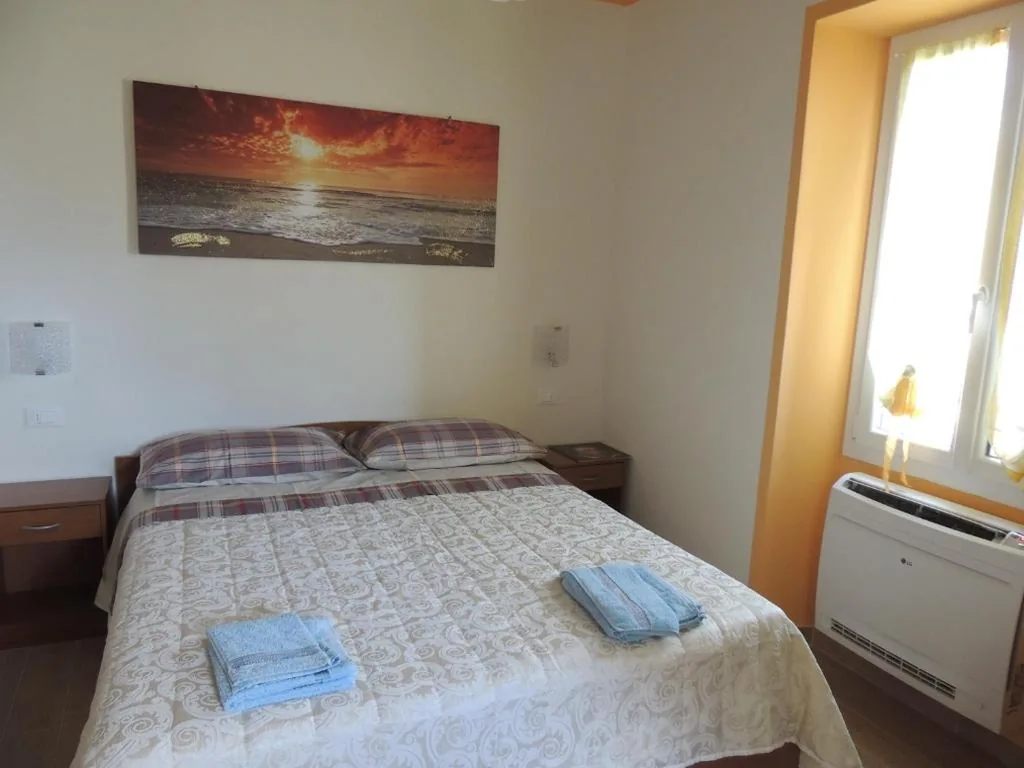 Camera Tripla con Vista Mare — La Casa Del Sole