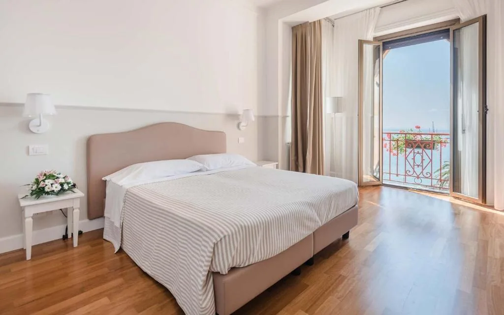 Camera Tripla con Vista Mare — Miramare Hotel