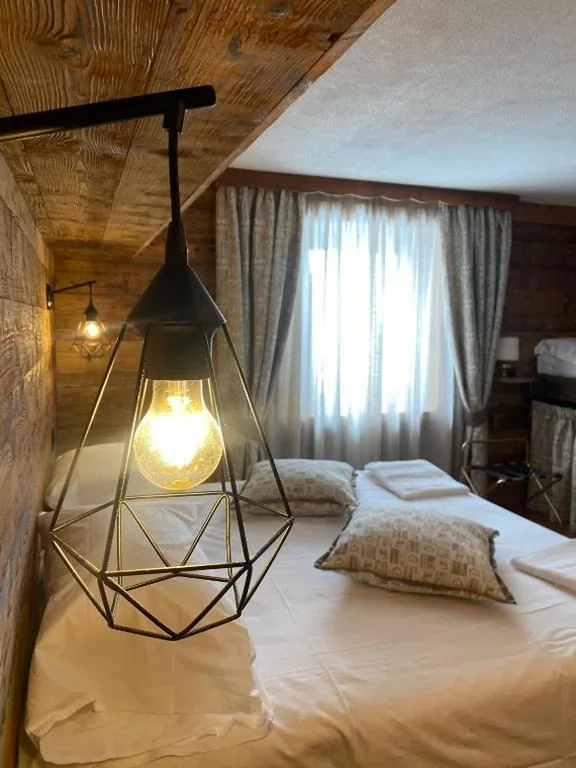 Triple Room with Mountain View — Hotel Jumeaux