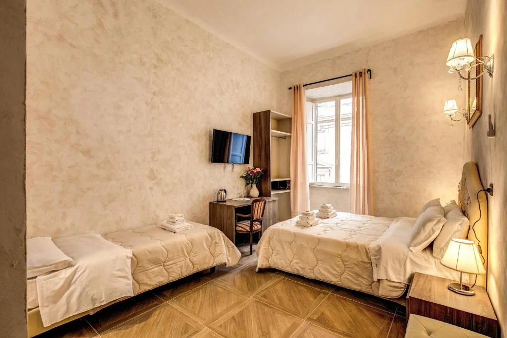 Deluxe Triple Room — AMICI GUESTHOUSE