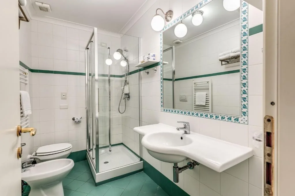 Camera Tripla Deluxe — Aurelius Ponte Sant’Angelo Rooms – Self Check-in