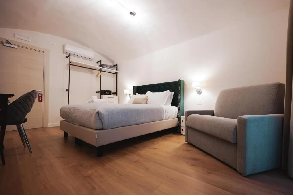 Camera Tripla Deluxe — Carlo Felice Boutique Hotel