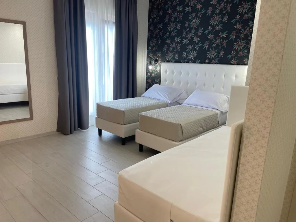 Camera Tripla Deluxe — Castrichella Smart Boutique Hotel Rome Airport