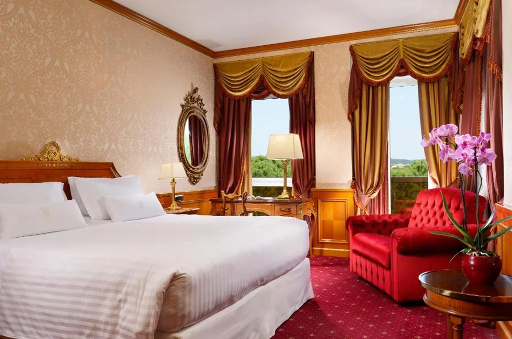 Camera Tripla Deluxe con Balcone — Parco dei Principi Grand Hotel & SPA Roma – Preferred Hotels & Resorts
