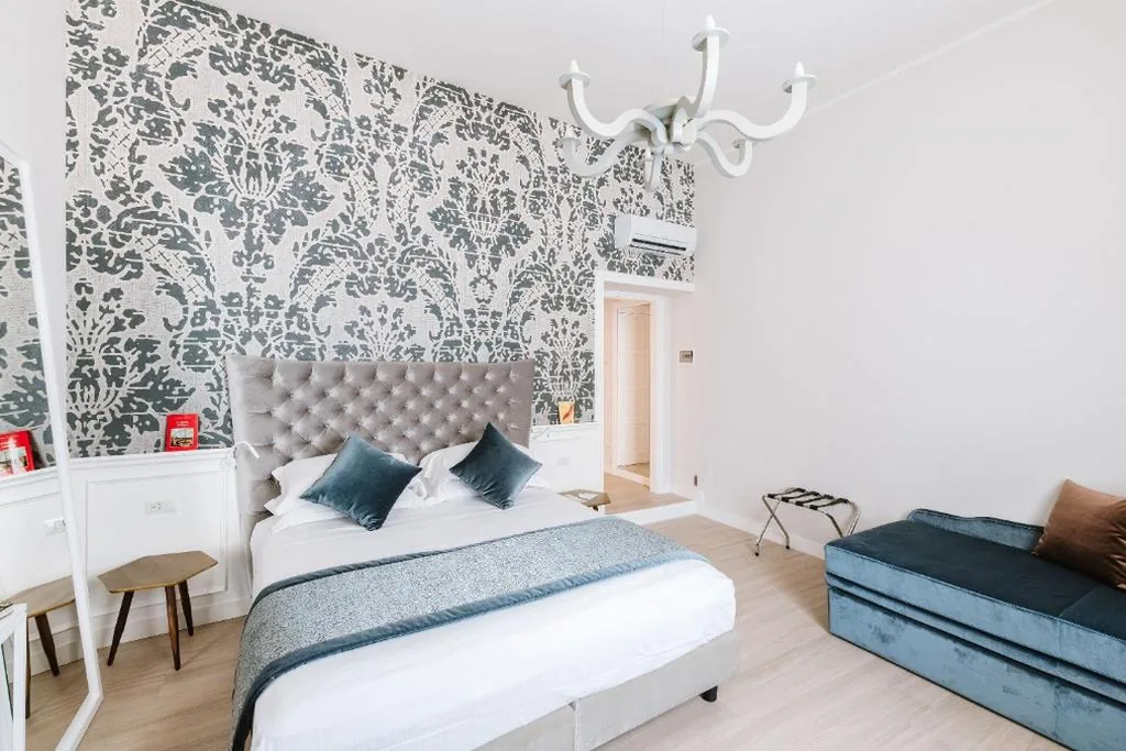 Deluxe Triple Room with Hot Tub — Rhea Silvia Luxury Navona